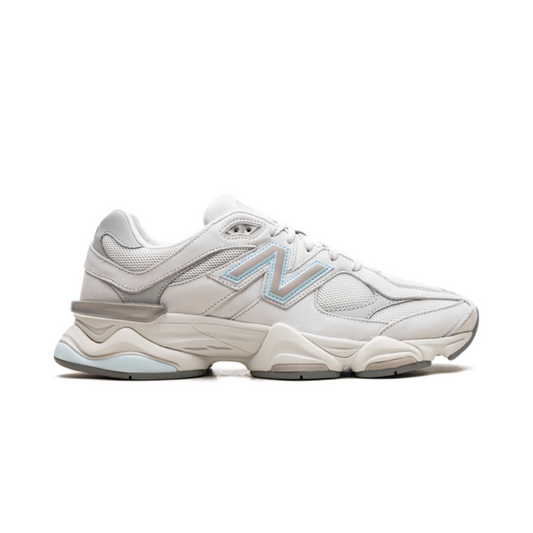 NB 9060 Riflesso Delle Nuvole di Pioggia Nella Cava Blu