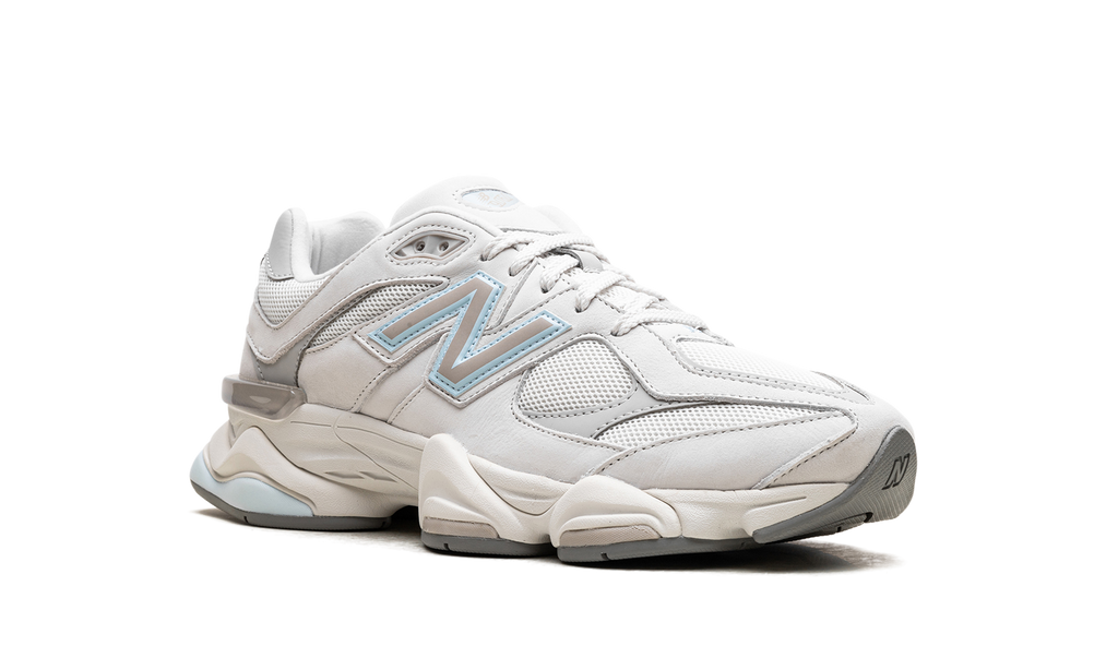 NB 9060 Riflesso Delle Nuvole di Pioggia Nella Cava Blu