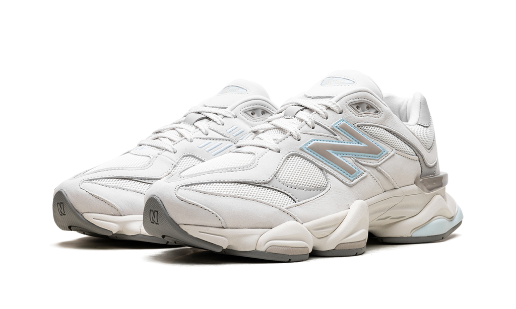 NB 9060 Riflesso Delle Nuvole di Pioggia Nella Cava Blu