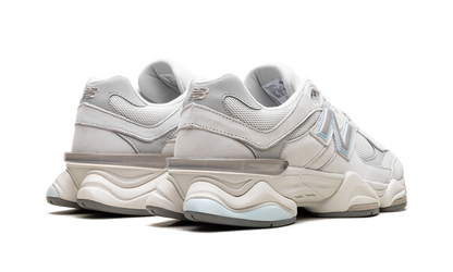 NB 9060 Riflesso Delle Nuvole di Pioggia Nella Cava Blu