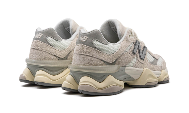 New Balance 9060 Impacco in Pelle Scamosciata Sale Marino